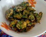 A picture of step 4 of Palak pakoda.