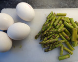 Foto del paso 1 de la receta: Revuelto de espárragos trigueros (verdes)