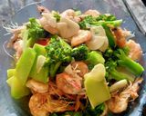 Foto langkah ke 3 dari resep Tumis brokoli dan udang (untuk diet).