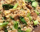 รูปขั้นตอนการทำที่ 2 ของ ข้าวผัดไข่ไส้กรอกเจ (Nasi goreng)