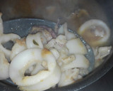 Foto del paso 4 de la receta: Guiso de calamares y mejillones en salsa amarilla