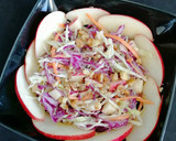 Foto del paso 5 de la receta: Ensalada de col y manzana con vinagreta de queso azul