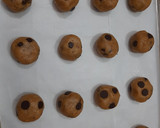 Foto langkah ke 6 dari resep Soft chocochip cookies 🍪.