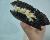 Foto langkah ke 3 dari resep Martabak Manis Oreo.