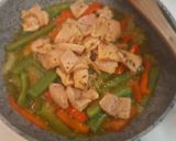 Foto del paso 4 de la receta: Pollo frito con cebolla y pimientos