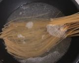 Foto langkah ke 1 dari resep Fettuccine Carbonara.