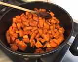 Une image de l'étape 6 de Carottes à la rhubarbe et 7 épices.