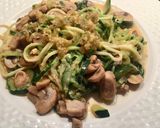 Foto del paso 3 de la receta: Espaguetis de calabacín, champiñones con pesto de nueces