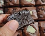 Foto langkah ke 7 dari resep Brownis Sekat ukuran 20x20.