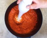 Foto del paso 3 de la receta Espaguetis de calabacín con salsa de tomate casera