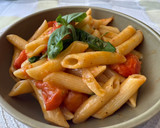 Foto del paso 4 de la receta: Pasta penne con tomate cherry y albahaca. 🍅🍃