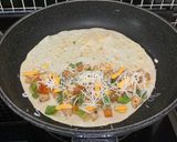Foto langkah ke 7 dari resep Chicken Quesadilla.