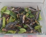 Foto langkah ke 4 dari resep Oseng Ikan Asin Belanak Cabe Hijau.