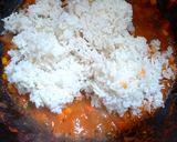Foto langkah ke 5 dari resep Arroz De Pota Com Evilhas e Cenoura.