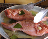 Foto del paso 1 de la receta: Muslos de conejo macerados con ron blanco