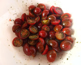 Foto del paso 1 de la receta: Ensalada especiada con jamón, tomate y picatostes
