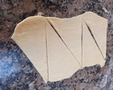 Foto del paso 4 de la receta: Medialunas de manteca fáciles 🥐