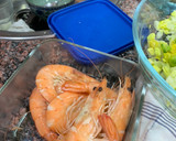 Foto del paso 1 de la receta: Ensalada de langostinos y lechuga