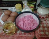 Foto langkah ke 1 dari resep Bolu Kukus Strawberry.