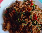 รูปขั้นตอนการทำที่ 4 ของ กะเพราหมูสับไข่ดาว แคร์หมูชวนหิว ติดตามได้ที่ยูทูป แคร์จันตนา 🤍
