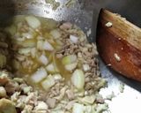 Foto langkah ke 4 dari resep Oseng Kentang Ayam Cincang.