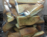 Foto del paso 3 de la receta: Bastones de pan torrao sobrante