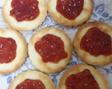Foto del paso 8 de la receta: Galletas de mantequilla y mermelada de fresa