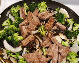 A picture of step 4 of Easy beef & broccoli.