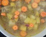 Foto langkah ke 3 dari resep Sup Ayam Sayuran Kuah Kuning.