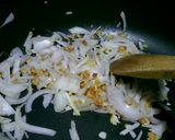 A picture of step 7 of Prawns Chow Mein.