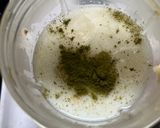A picture of step 1 of Matcha banana honey smoothie.