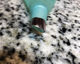 صورة لخطوة 13 من وصفة تورتة جنواز الشوكولاتة بكريمة الزبدة 🎂