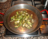 Foto del paso 3 de la receta: Paella de alcachofas y bacalao