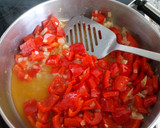 Foto del paso 4 de la receta: Merluza en salsa de pimiento rojo