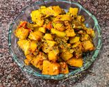 A picture of step 4 of Kaddu ki sabzi (pumpkin sabzi).