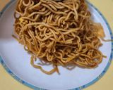 Foto langkah ke 4 dari resep Mie Goreng Ceria 🩷.