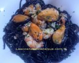 Foto del paso 2 de la receta Espaguetis al nero di sepia con mejillones y gambones
