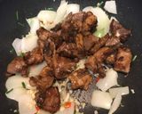 A picture of step 5 of Fried pork ribs with garlic and onion.