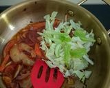 Gambar langkah 2 resipi Maggi Kari Tumis.