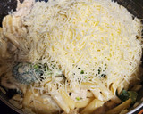 Foto del paso 5 de la receta: Pasta penne con pollo, brócoli y salsa Alfredo