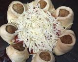 A picture of step 5 of Meatball cheese pizza.