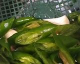 Foto langkah ke 1 dari resep Tips membuang biji cabe.