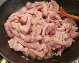 Szalonnás–gombás–vajbabos sertéstokány🥓🍄‍🟫🫘 recept fázis 3 fotója