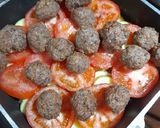 Foto del paso 5 de la receta: Verduras rehogadas coronadas con albóndigas doradas