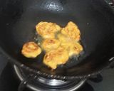 A picture of step 3 of Potato,onion,green chilli pakoda.