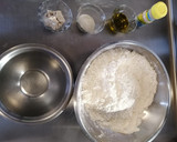 Foto del paso 1 de la receta: Pizza de pepperoni y hawaiana