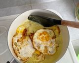 Foto langkah ke 2 dari resep Telur Ceplok Kuah Santan.