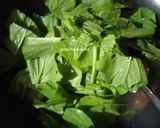 Foto langkah ke 4 dari resep Tumis Sawi Hijau dan Wortel.