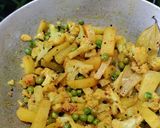 A picture of step 2 of Mixed Veg Paneer Subzi(no onion, garlic).