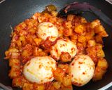 Foto langkah ke 4 dari resep Sambal Goreng Kentang Telur Kornet.